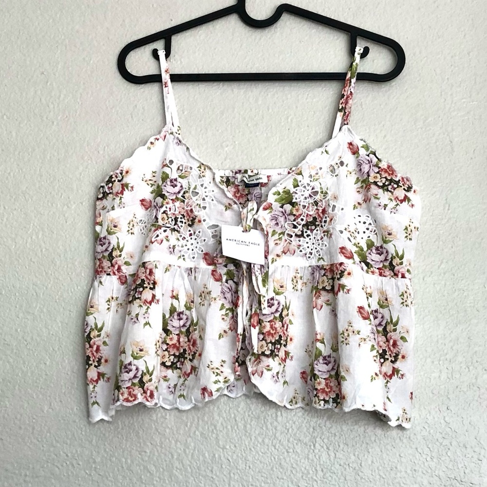 NWT American Eagle Outfitters Floral White Crop Top